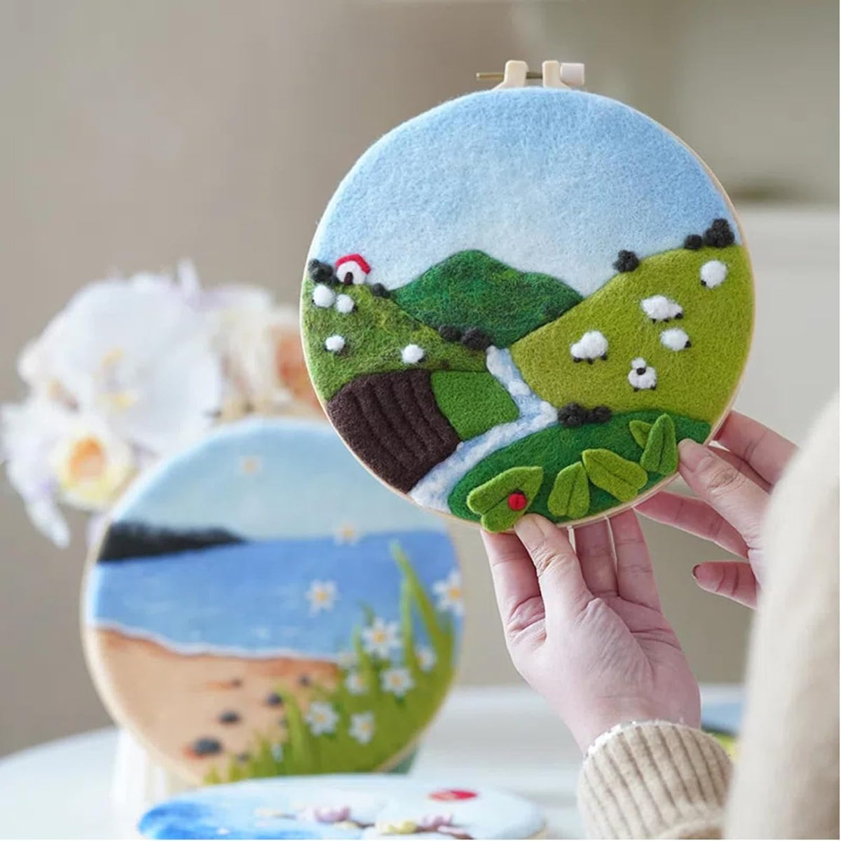 Wonafa DIY Wool Needle Felt Starter Kit, Beginner Needle Felt Kit with Wool Felt Bag, Felts Needles, Photo Frame, Foam Mat, Felts Cloth and Instructions for Home Decor, Art Crafts (K2)