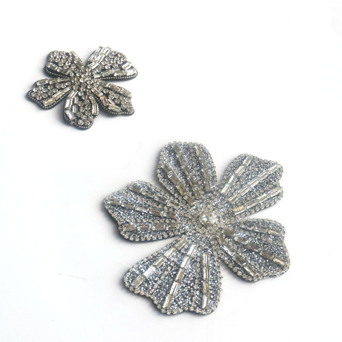 DIY 5pc/lot Handmade Sewing Flower Rhinestone Patches Beaded Embroidery Heart Patches for Clothes Applique parches Crafts Badges