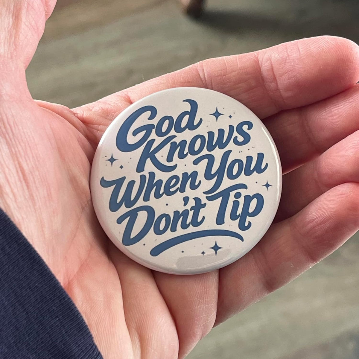 Tipping Humor God Knows When You Don't Tip Button Large 2.25 Inch Diameter Pinback Pin For Waiter Waitress Bartender Valet Server Service Worker