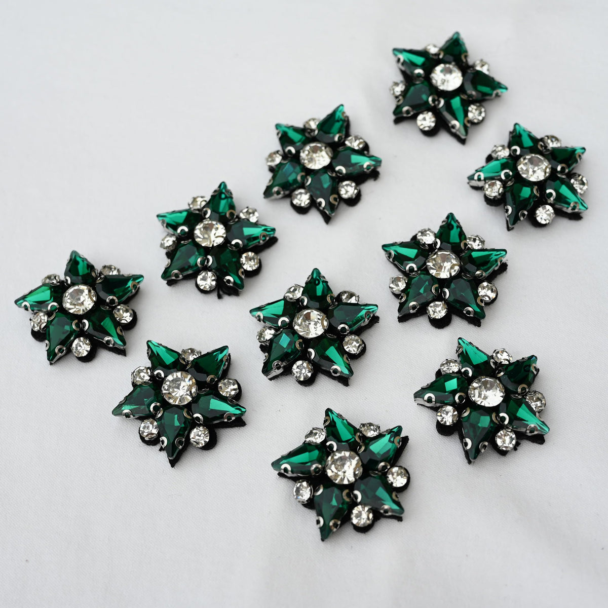 DIY 5pc/lot Handmade Sewing Flower Rhinestone Patches Beaded Embroidery Heart Patches for Clothes Applique parches Crafts Badges
