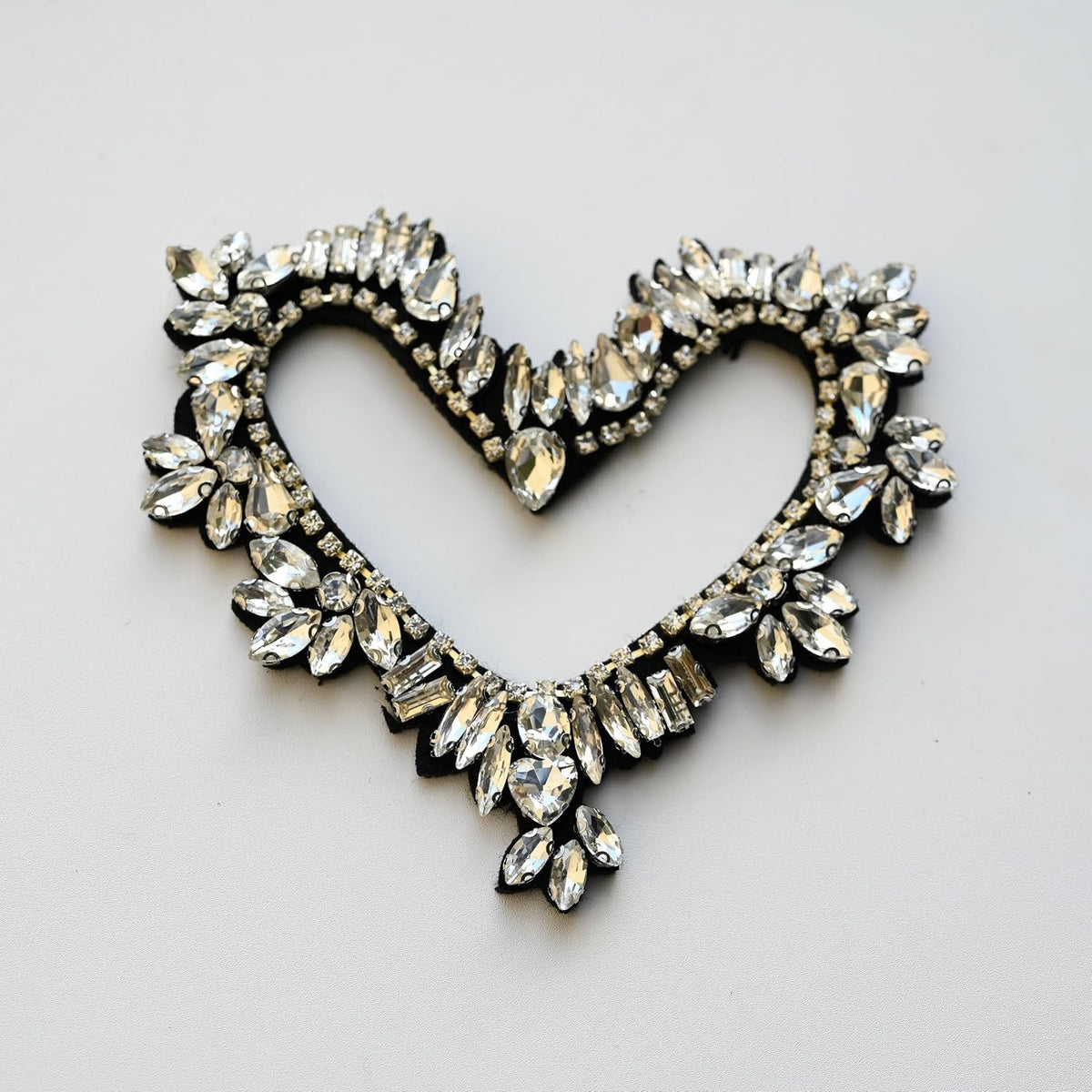 DIY 5pc/lot Handmade Sewing Flower Rhinestone Patches Beaded Embroidery Heart Patches for Clothes Applique parches Crafts Badges