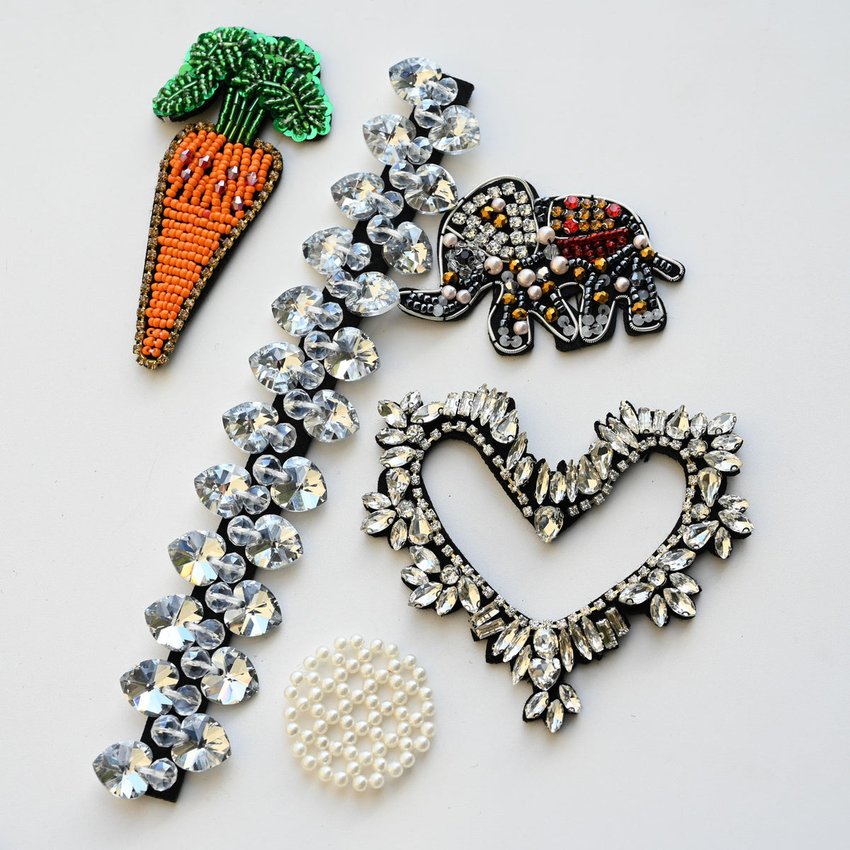 DIY 5pc/lot Handmade Sewing Flower Rhinestone Patches Beaded Embroidery Heart Patches for Clothes Applique parches Crafts Badges