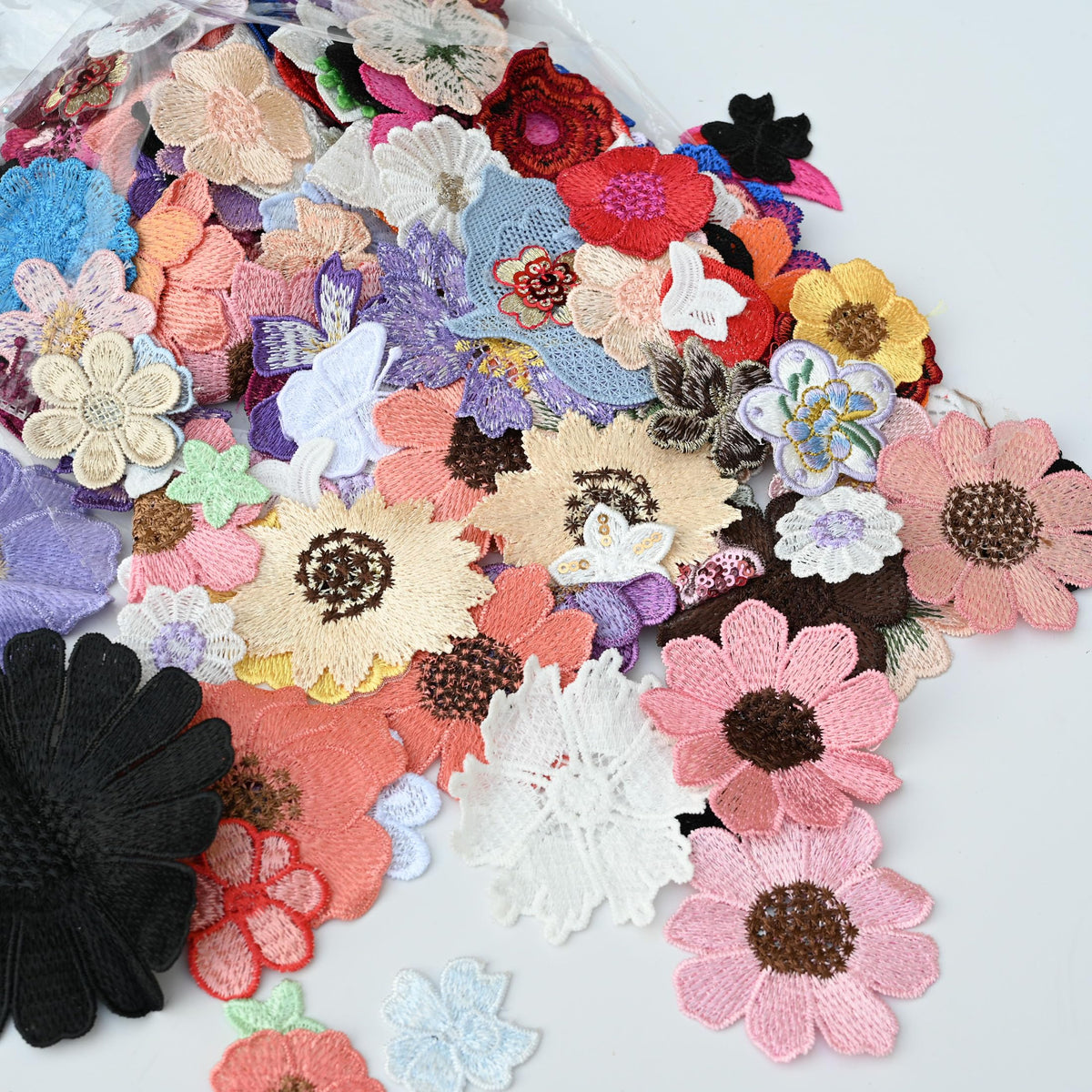 DIY 5pc/lot Handmade Sewing Flower Rhinestone Patches Beaded Embroidery Heart Patches for Clothes Applique parches Crafts Badges