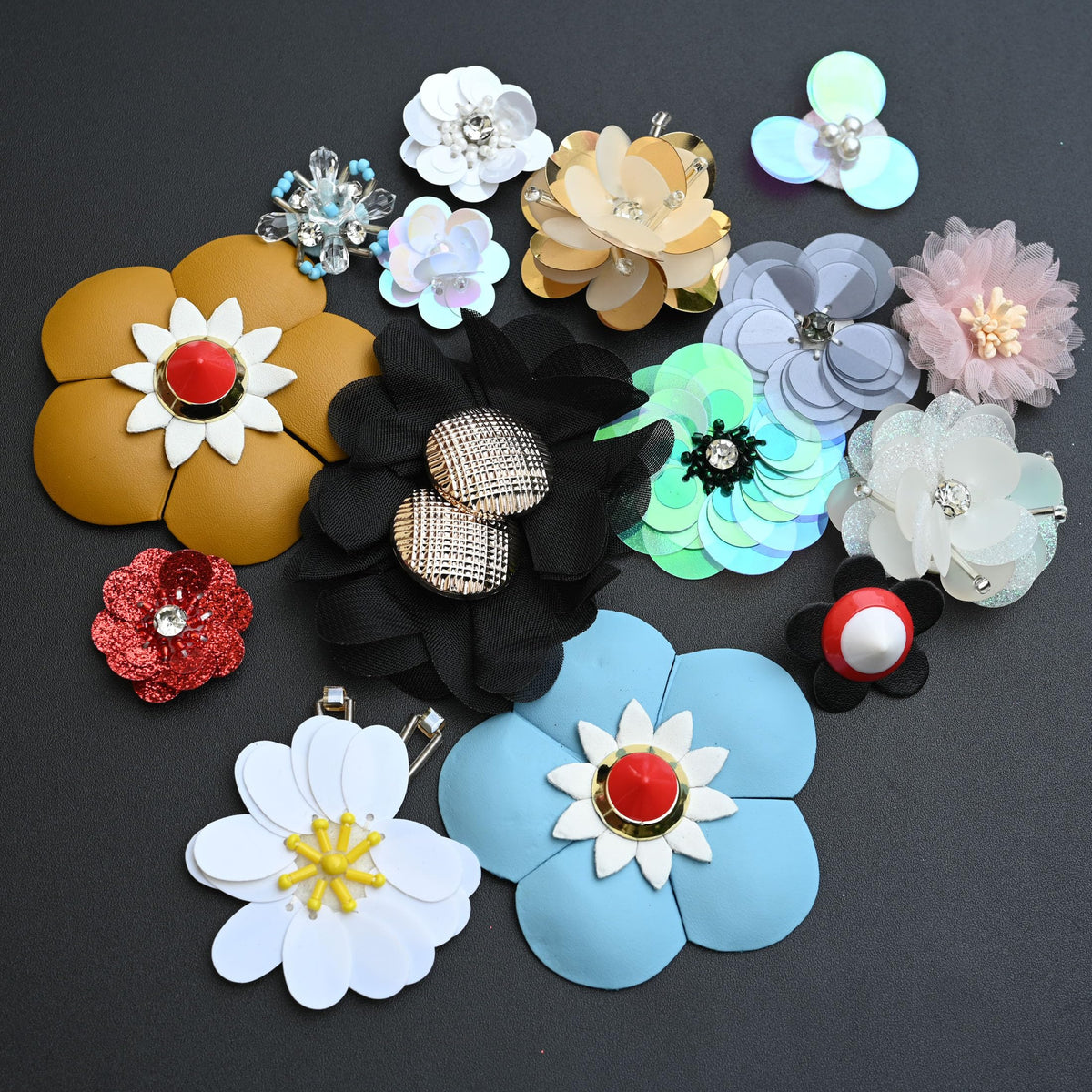 DIY 5pc/lot Handmade Sewing Flower Rhinestone Patches Beaded Embroidery Heart Patches for Clothes Applique parches Crafts Badges